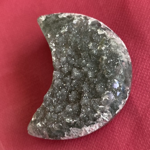 BLK AMETHYST DRUZY MOON. 2.25 X 1.50 X 1/2” - Picture 13 of 16